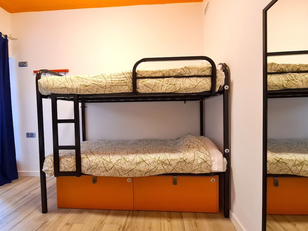 Dormitorio compartido básico, 4 habitaciones del hotel Arc House Gracia. Foto 1