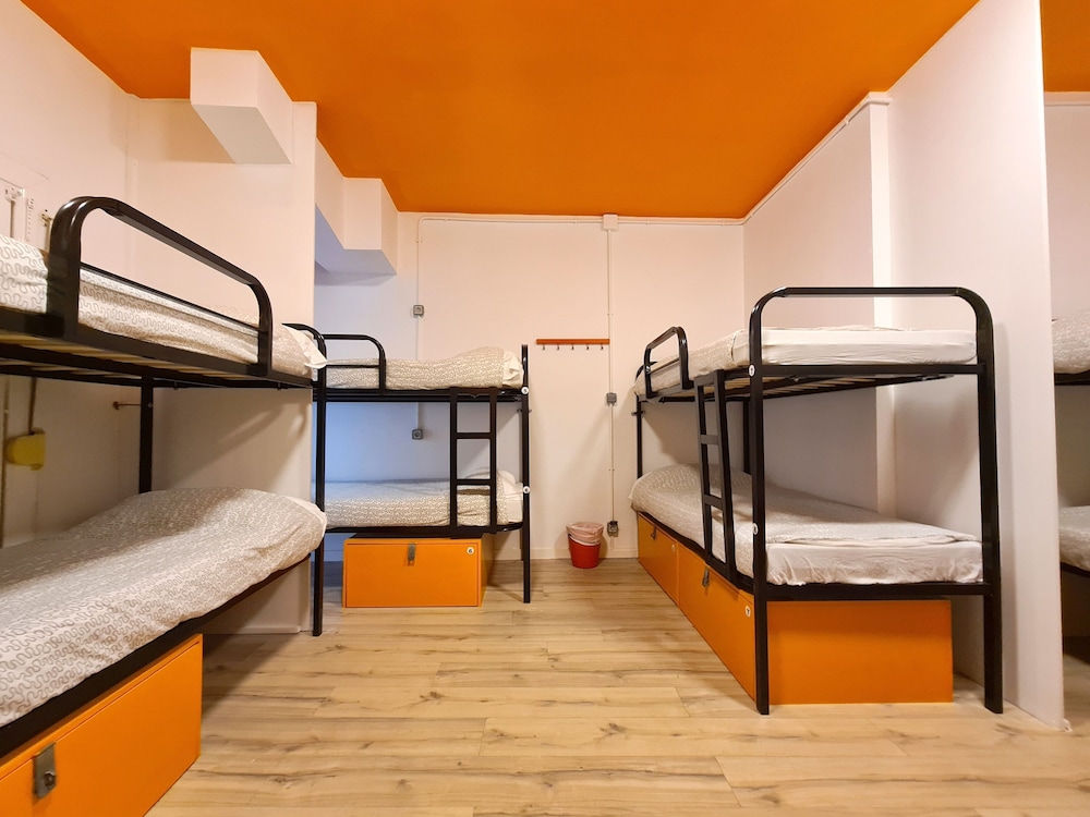 Dormitorio compartido básico, varias habitaciones del hotel Arc House Gracia