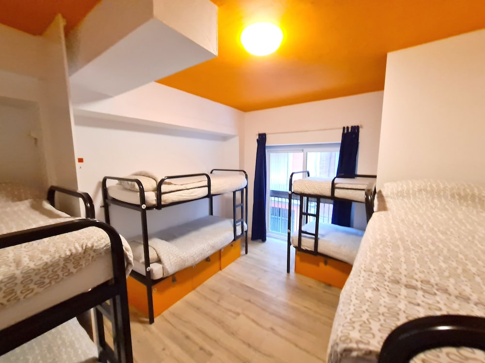 Dormitorio compartido básico, varias habitaciones del hotel Arc House Gracia. Foto 6
