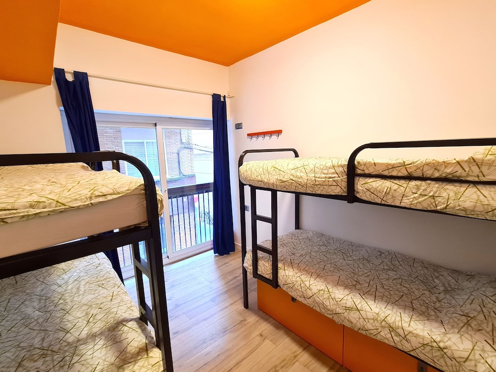 Dormitorio compartido, solo para mujeres del hotel Arc House Gracia. Foto 1