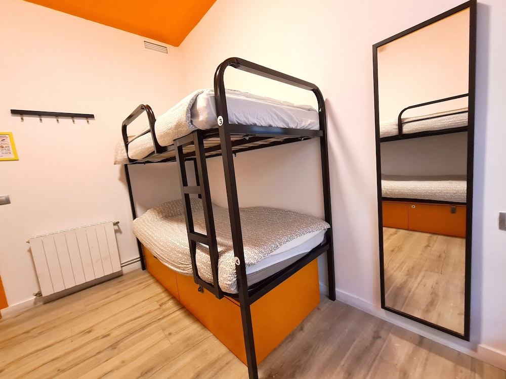 Dormitorio compartido, solo para mujeres del hotel Arc House Gracia. Foto 2