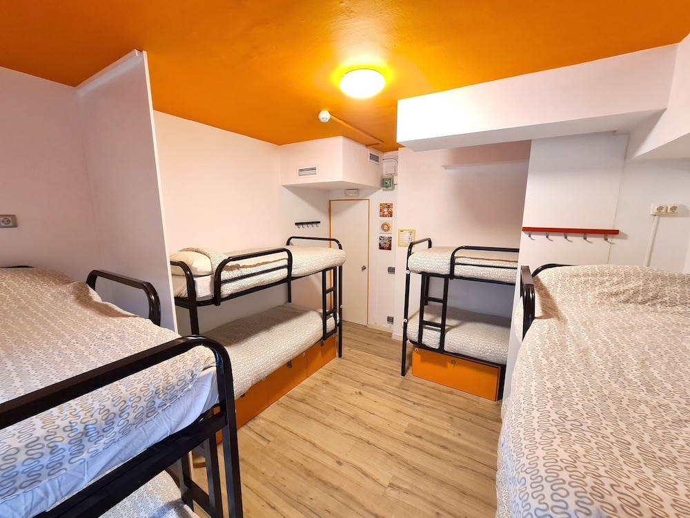 Dormitorio compartido, solo para mujeres del hotel Arc House Gracia. Foto 3