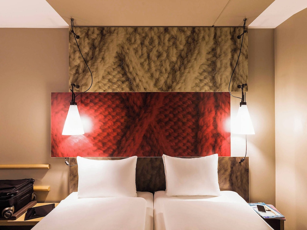 Habitación con 1 cama doble (160x200 cm), nuevo concepto sleep - easy del hotel Ibis Winterthur City. Foto 1