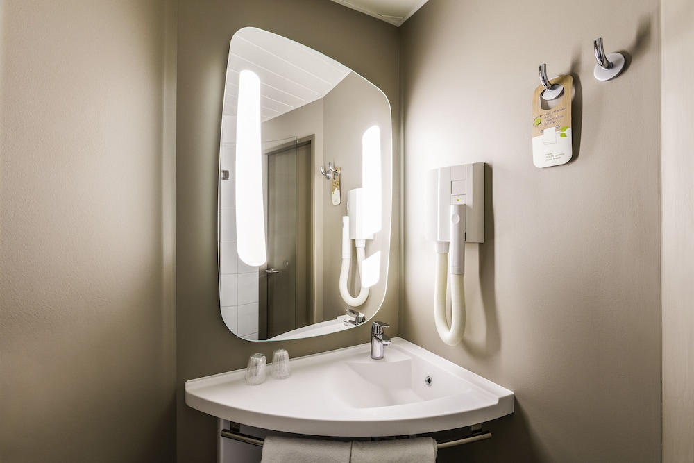 Habitación con 1 cama doble (160x200 cm), nuevo concepto sleep - easy del hotel Ibis Winterthur City. Foto 7