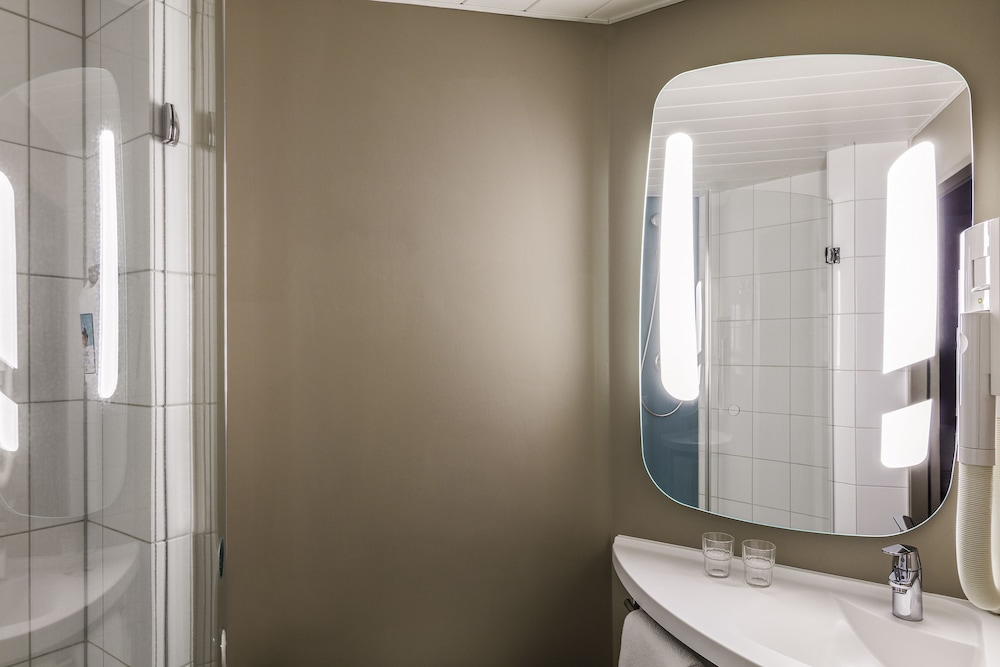 Habitación con 1 cama doble (160x200 cm), nuevo concepto sleep - easy del hotel Ibis Winterthur City. Foto 8