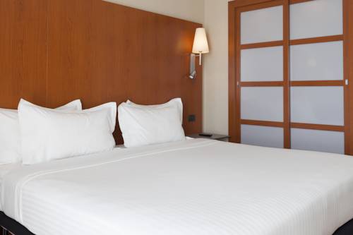 Habitación doble Superior del hotel B&B Zaragoza Los Enlaces Estación. Foto 1