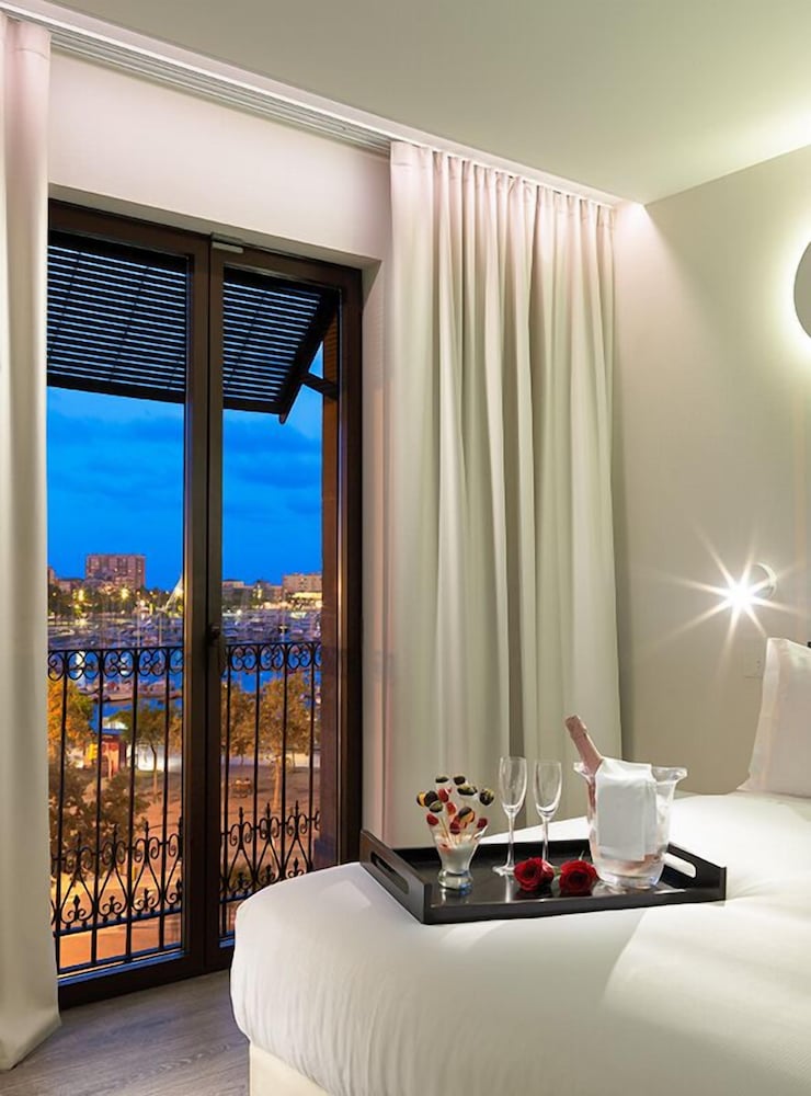 Habitación Classic Port del hotel H10 Port Vell. Foto 4