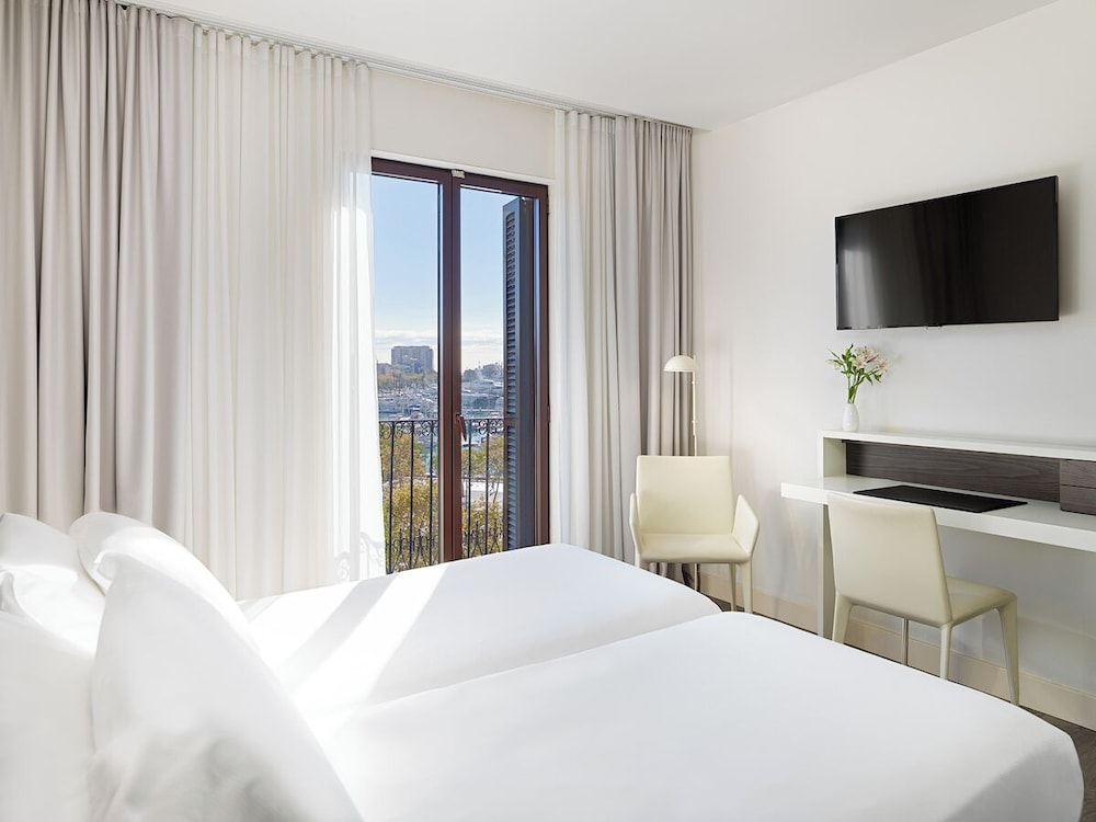 Habitación Classic Port del hotel H10 Port Vell. Foto 5