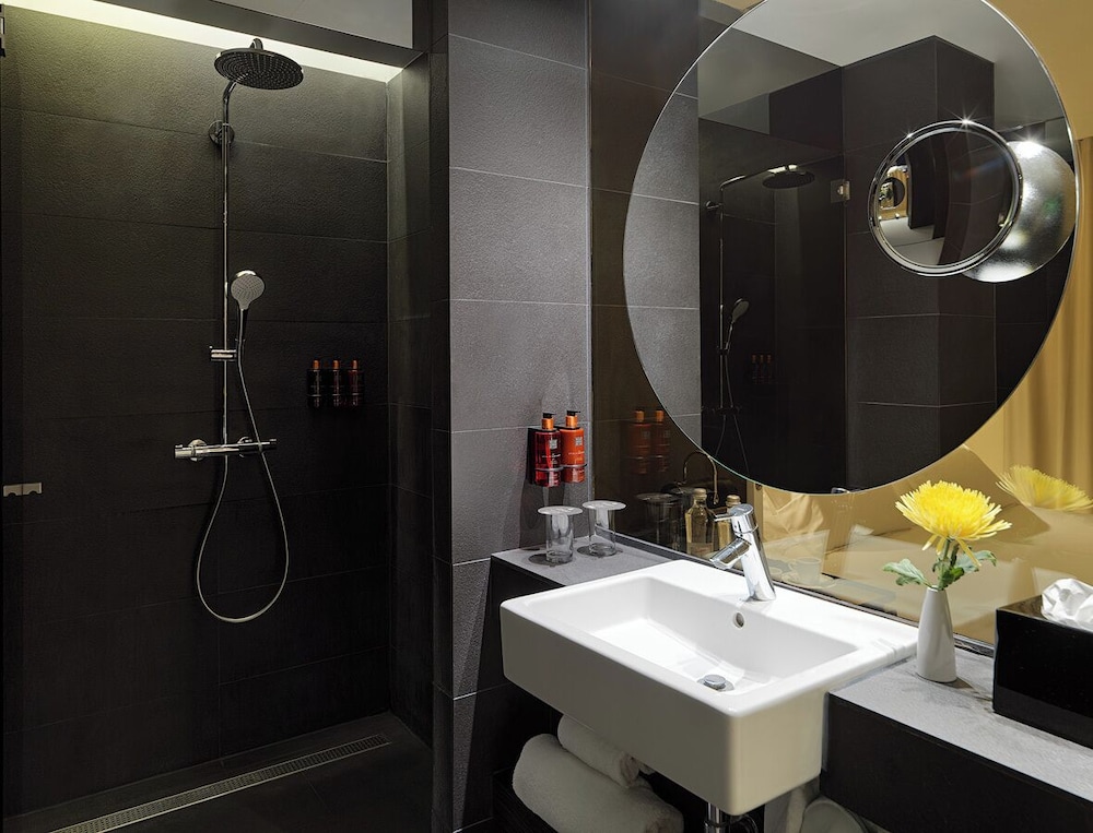 Habitación Classic Port del hotel H10 Port Vell. Foto 6
