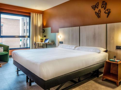 Habitación Estándar - 1 cama grande del hotel Ibis Styles Zaragoza Centro. Foto 2