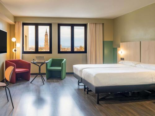 Habitación Cuádruple del hotel Ibis Styles Zaragoza Centro. Foto 2