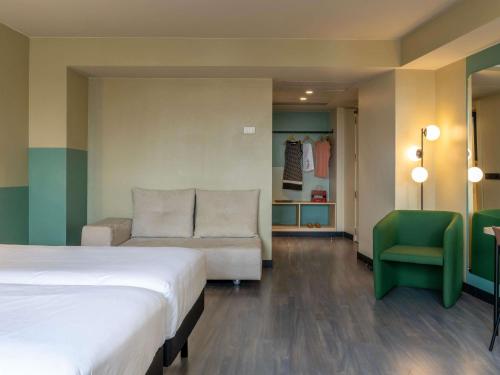 Habitación Triple del hotel Ibis Styles Zaragoza Centro. Foto 2