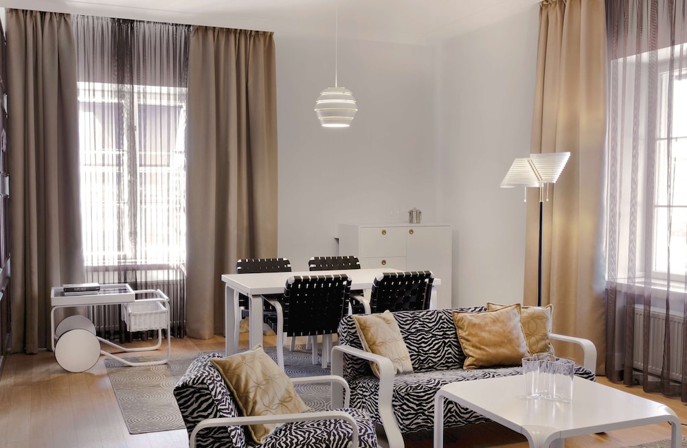 Suite Ejecutiva del hotel Radisson Blu Plaza , Helsinki. Foto 1
