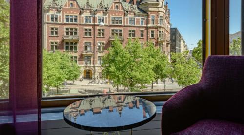 Suite con cama extragrande del hotel Marski By Scandic. Foto 5