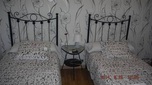 Habitación doble Baño compartido 2 camas del hotel Carlos V