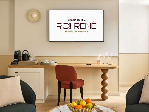 Suite Junior con vistas a la piscina del hotel Grand Roi René Aix-en-provence Centre – Mgallery. Foto 6