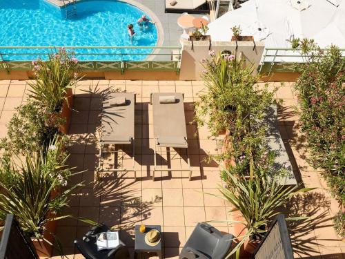 Executive Room with Terrace and Pool view del hotel Grand Roi René Aix-en-provence Centre – Mgallery. Foto 3