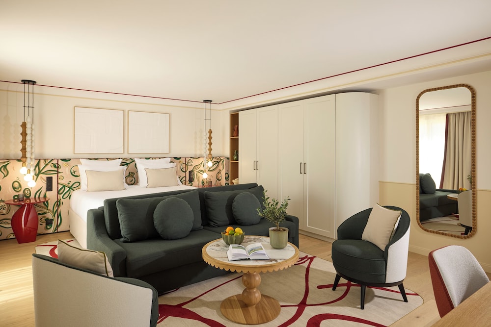 Suite Junior con vistas a la piscina del hotel Grand Roi René Aix-en-provence Centre – Mgallery. Foto 3