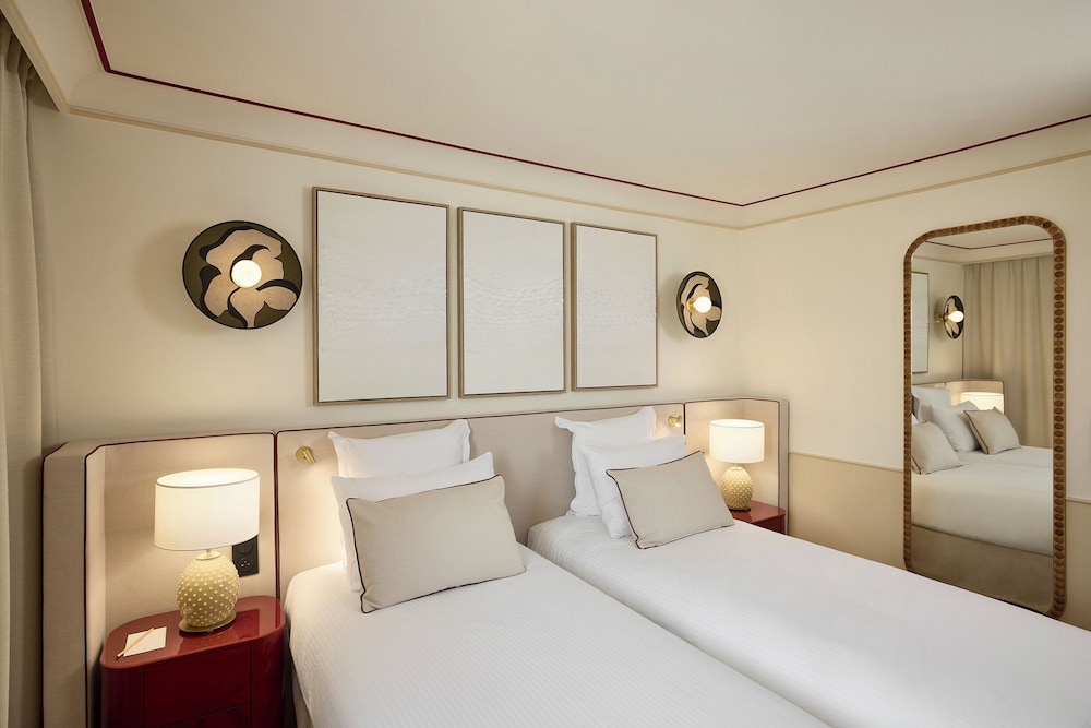 Habitación Deluxe con dos camas individuales del hotel Grand Roi René Aix-en-provence Centre – Mgallery