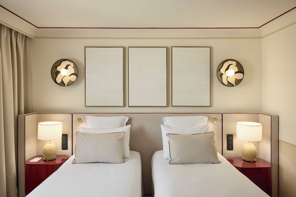 Habitación Deluxe con dos camas individuales del hotel Grand Roi René Aix-en-provence Centre – Mgallery. Foto 2