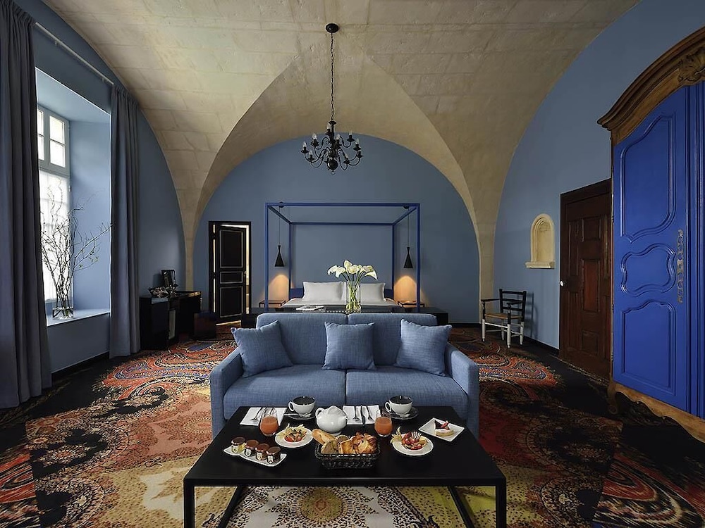 Suite con gran cama doble del hotel Jules Cesar and Spa - Mgallery Collection. Foto 5