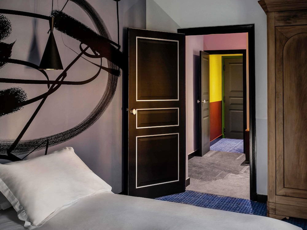 Suite Junior con cama doble del hotel Jules Cesar and Spa - Mgallery Collection. Foto 3