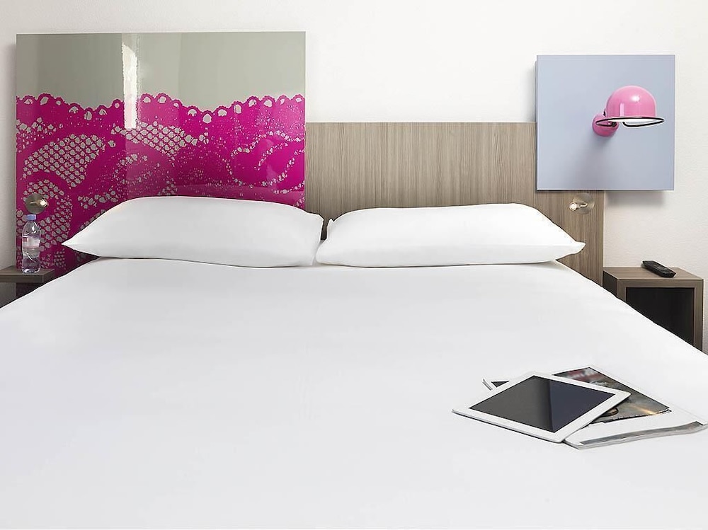 Suite Standard familiar con 2 habitaciones comunicadas del hotel Ibis Styles Arles Palais Des Congrès. Foto 2