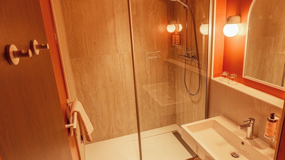 Habitación Clásica con 1 cama doble del hotel Mercure Arles Centre Arenes. Foto 11