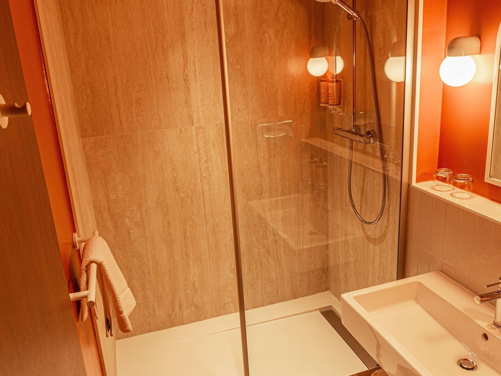Habitación clásica, 2 camas individuales del hotel Mercure Arles Centre Arenes. Foto 6