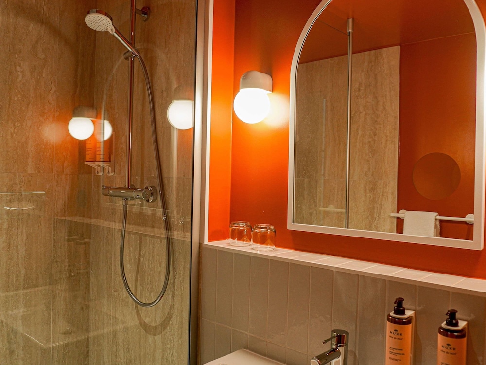 Habitación clásica, 2 camas individuales del hotel Mercure Arles Centre Arenes. Foto 8
