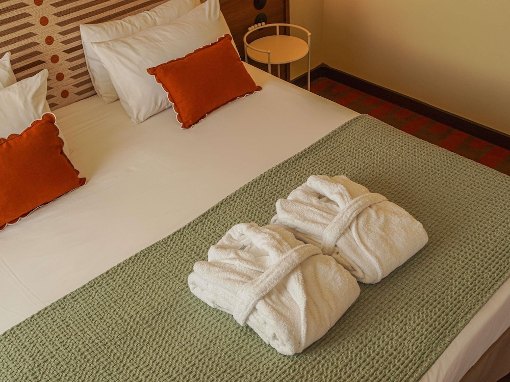 Suite Junior, 1 cama doble y 1 sofá - cama doble del hotel Mercure Arles Centre Arenes. Foto 9