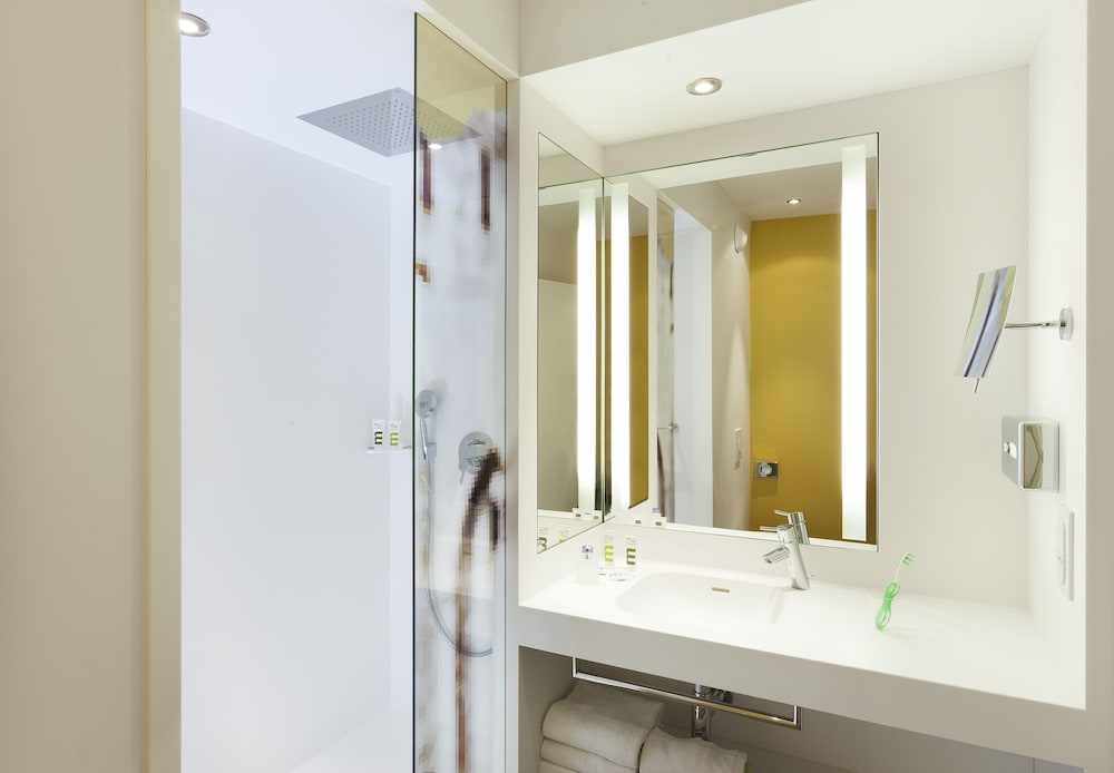 Habitación Clásica - 1 cama doble 160 x 200 cm del hotel Mercure Avignon Centre Palais Des Papes. Foto 5