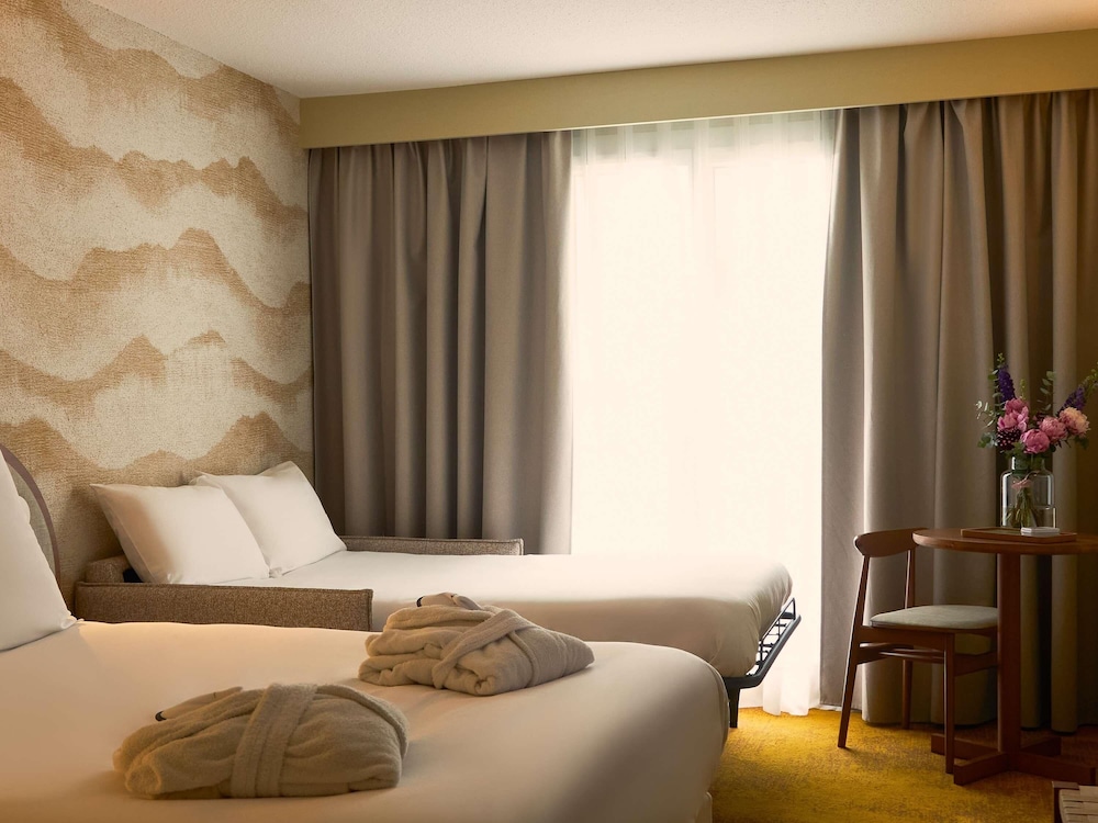 Habitación Privilege con 1 cama doble de 160 × 200 cm y 1 sofá cama individual del hotel Mercure Pont D'avignon Centre
