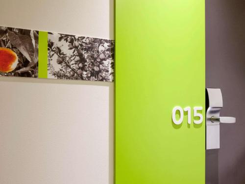 Habitación Doble Estándar del hotel Ibis Styles Lleida Torrefarrera. Foto 4