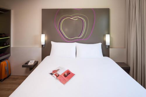 Habitación Doble Estándar del hotel Ibis Styles Lleida Torrefarrera. Foto 8