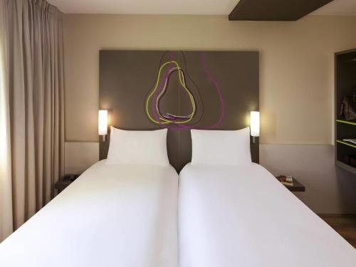 Habitación Estándar - 1 cama doble y 1 individual del hotel Ibis Styles Lleida Torrefarrera. Foto 3