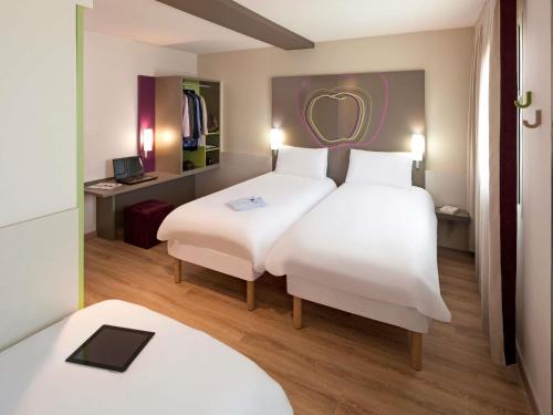 Habitación Estándar - 1 cama doble y 1 individual del hotel Ibis Styles Lleida Torrefarrera. Foto 5