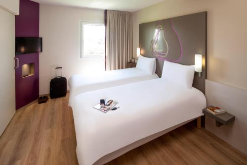 Habitación Doble Estándar - 2 camas del hotel Ibis Styles Lleida Torrefarrera