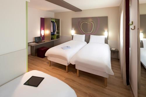 Habitación Doble Estándar - 2 camas del hotel Ibis Styles Lleida Torrefarrera. Foto 8