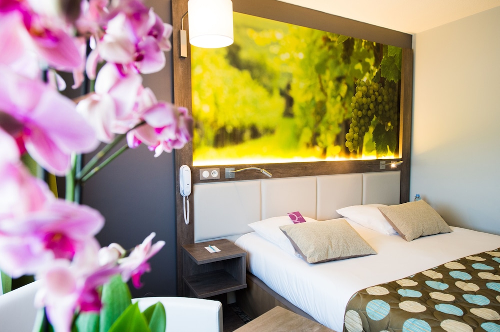Habitación Privilege con una cama doble del hotel Mercure Beaune Centre