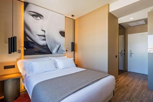 Habitación Doble Superior - 1 o 2 camas del hotel NH Collection Madrid Suecia. Foto 1