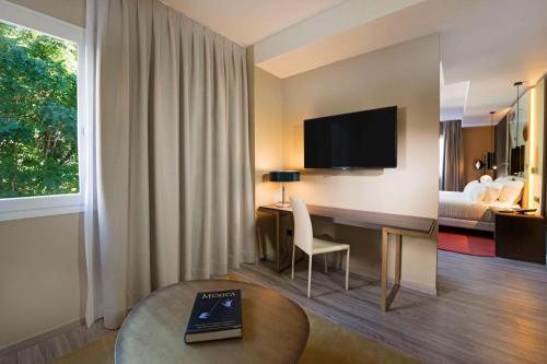 Suite Junior del hotel NH Collection Madrid Suecia. Foto 3