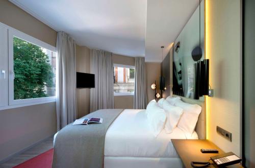 Suite Junior del hotel NH Collection Madrid Suecia. Foto 4