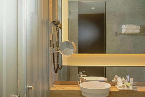 Suite Junior del hotel NH Collection Madrid Suecia. Foto 6