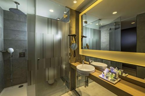 Suite Junior del hotel NH Collection Madrid Suecia. Foto 8