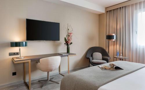 Habitación Doble Premium con cama supletoria - 1 o 2 camas del hotel NH Collection Madrid Suecia