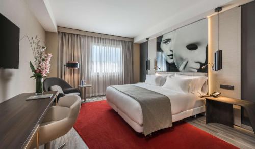 Habitación Doble Premium con cama supletoria - 1 o 2 camas del hotel NH Collection Madrid Suecia. Foto 4