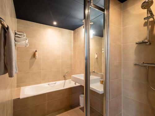 Habitación Superior comunicada del hotel Mercure Bordeaux Château Chartrons. Foto 4