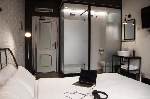Habitación Doble Superior con terraza del hotel Room Chueca. Foto 10