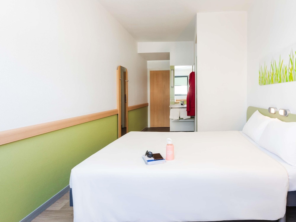 Habitación, 1 cama doble del hotel Ibis Budget Madrid Vallecas. Foto 5